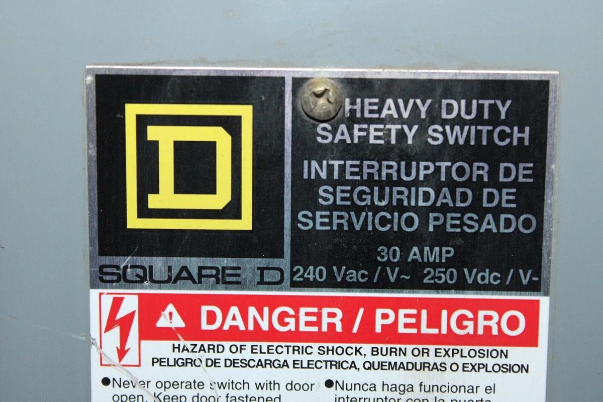 Used SQUARE D HEAVY DUTY SAFETY DISCONNECT SWITCH H321N 30 AMP 240 VAC TYPE 1