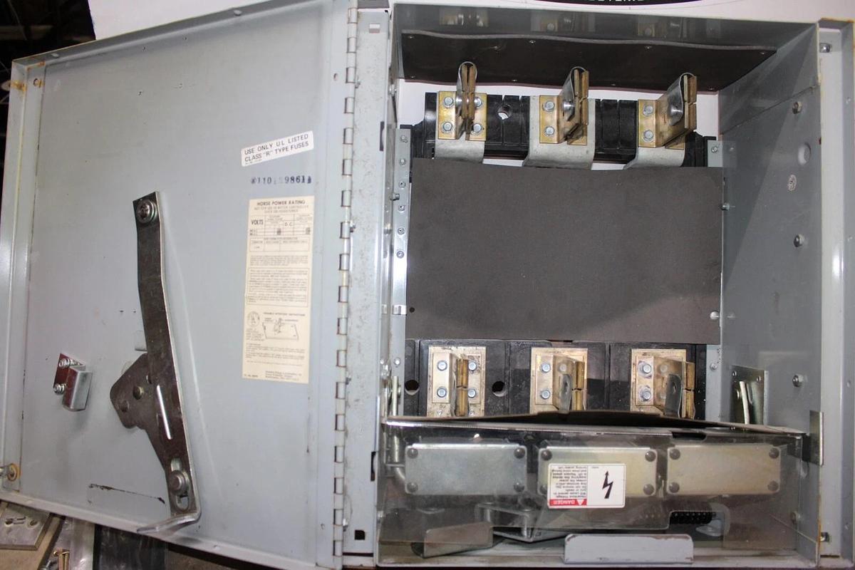 Used ITE VACU-BREAK DISCONNECT SWITCH VMS366B 600 AMP 600 VAC 3-PHASE 3-POLE