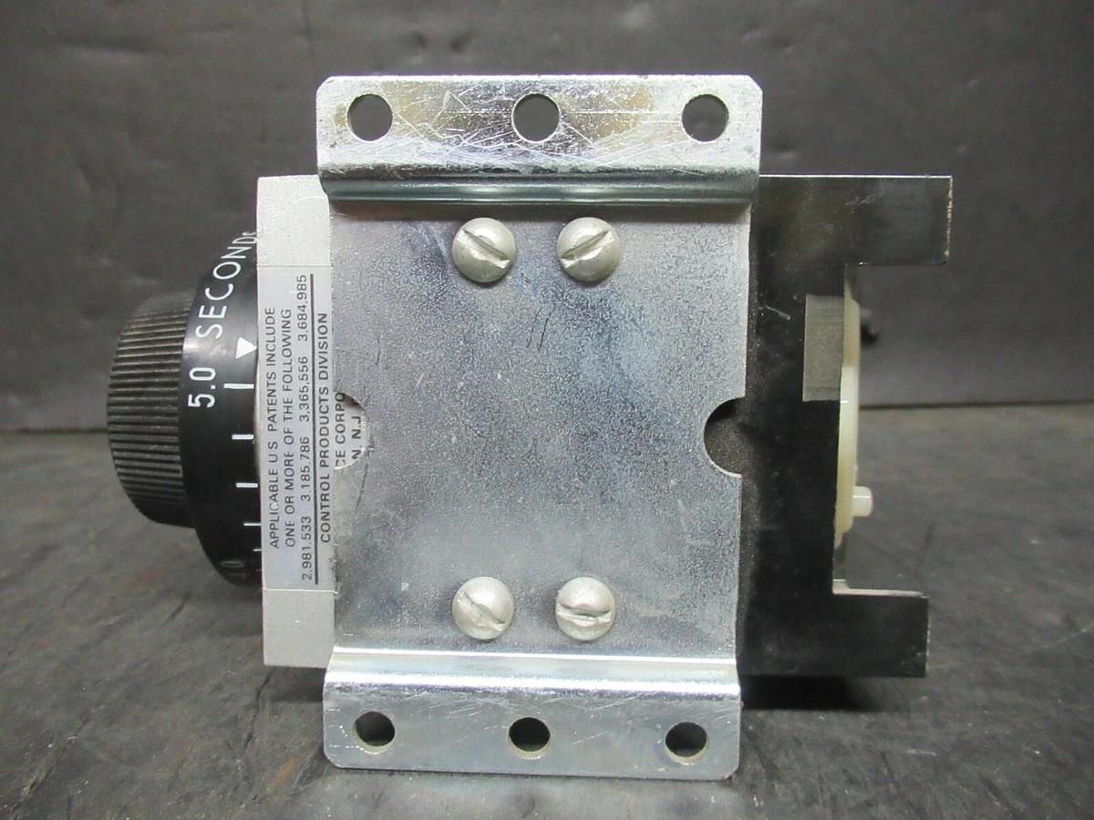 Used AGASTAT TIME DELAY RELAY 0.5-5 SECONDS 7012AB 120 VOLT VOIL 600 VAC 10 AMP