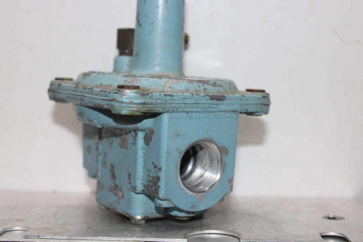 Used MAXITROL NATURAL GAS LPG VAPOR REGULATOR IMP-53 ADJUSTABLE STRAIGHT FLOW NPT