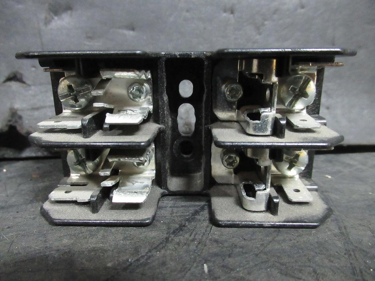 Used BUSSMANN FUSE HOLDER BC6032SQ 3-POLE 600 VAC 30 AMP CLASS CC CC60030-2SQ