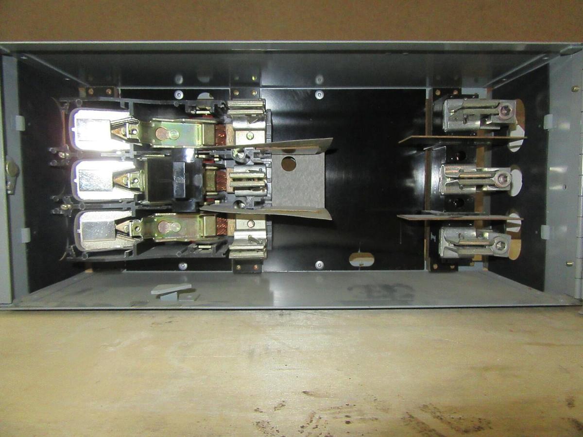 Used WETINGHOUSE FUSE PANELBOARD SWITCH FDPS364R 200 AMP 600 VAC 50 HP 3-POLE