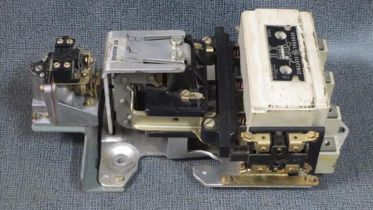 Used GENERAL ELECTRIC NEMA CONTROL CONTACTOR CR2810F-11AB1B 150 AMP SIZE 4 3-PHASE