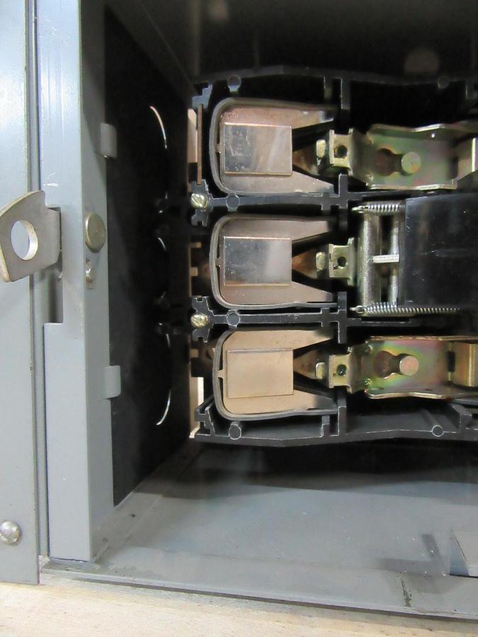 Used WETINGHOUSE FUSE PANELBOARD SWITCH FDPS364R 200 AMP 600 VAC 50 HP 3-POLE