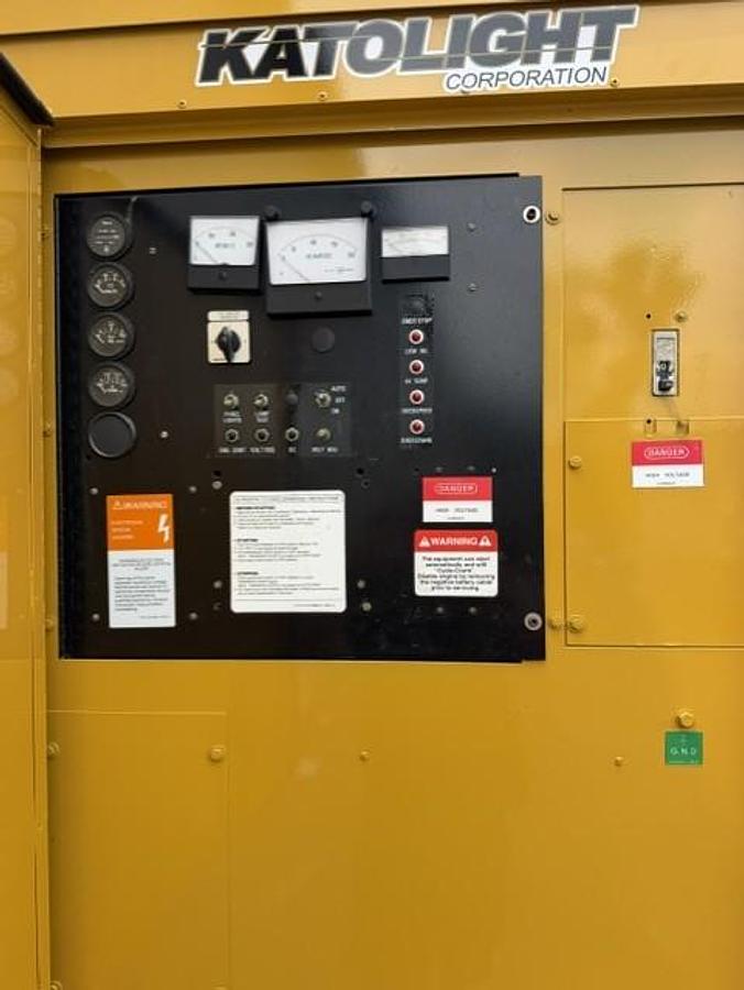 Used 30 KW DIESEL GENERATOR ELLIOTT 120/240V RE-CONNECTABLE SOUND ENCLOSED 866 HRS