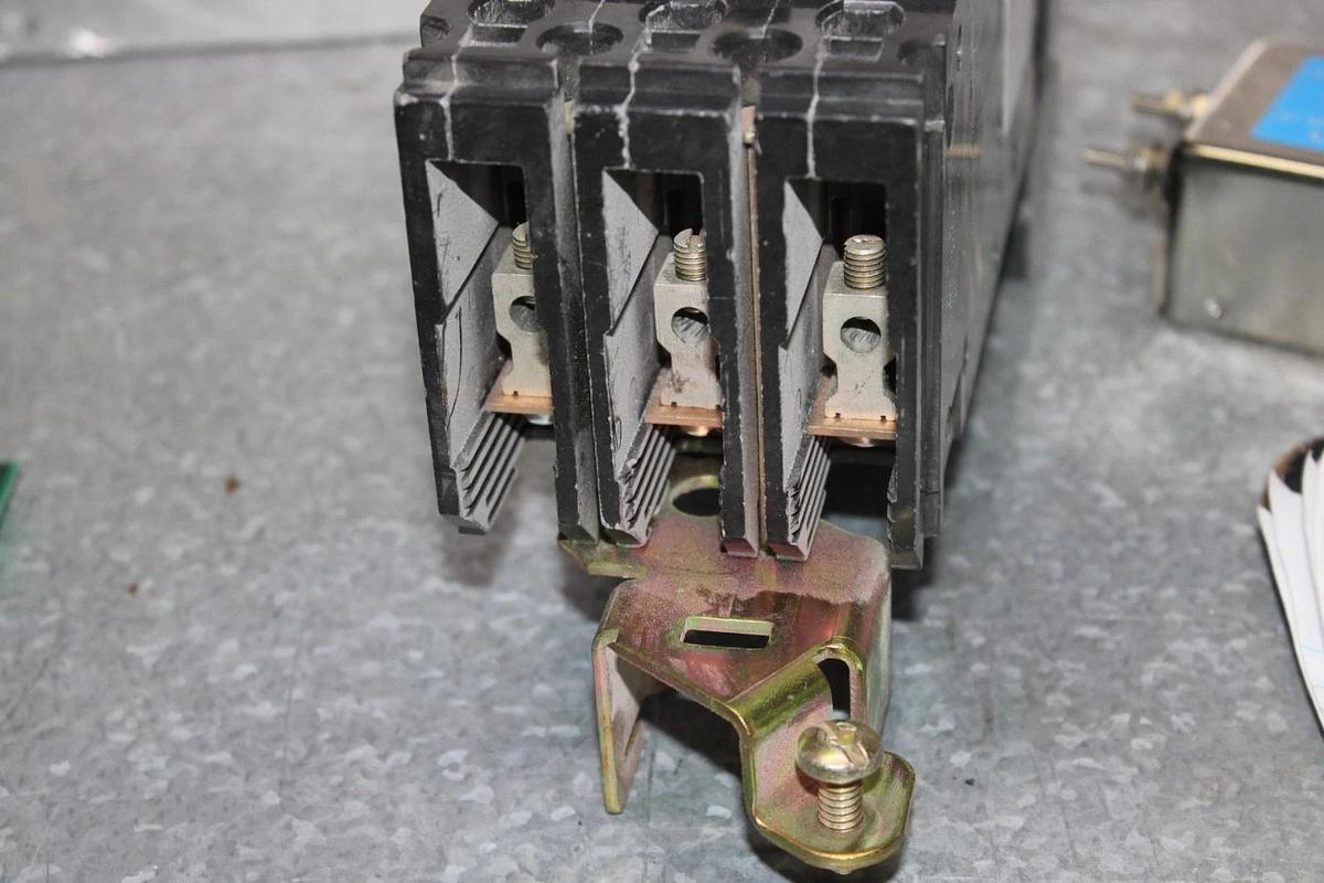 Used SQUARE D POWERPACT I-LINE CIRCUIT BREAKER FGA34030 30 AMP 3-POLE 480/277 VAC