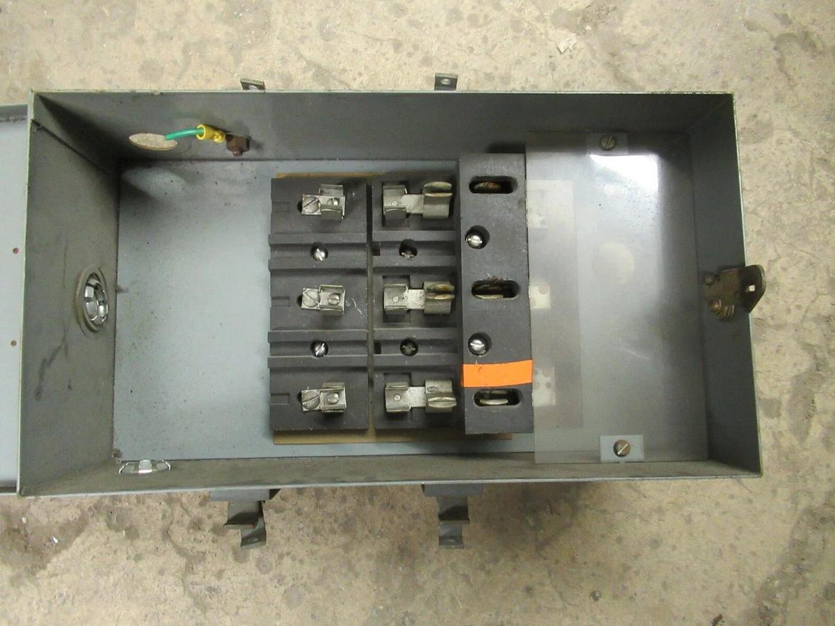 Used WESTINGHOUSE COP 30 AMP 240V FUSIBLE BUSS BUS PLUG STYLE 1470722-A TAP