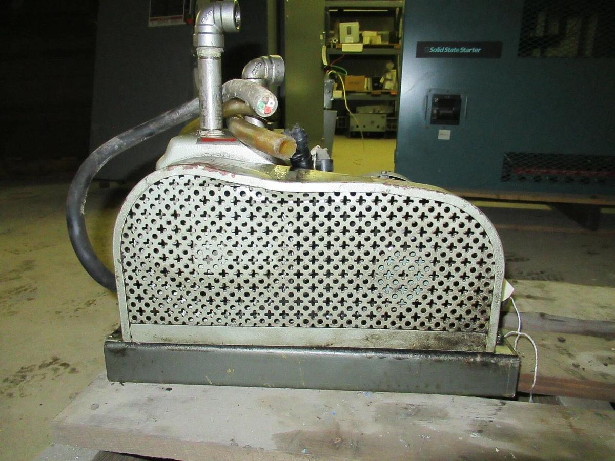 Used SATO VAC PHIL OIL ROTARY VACUUM PUMP USW-50 W/ MITSUBISHI SUPERLINE SF-JR MOTOR