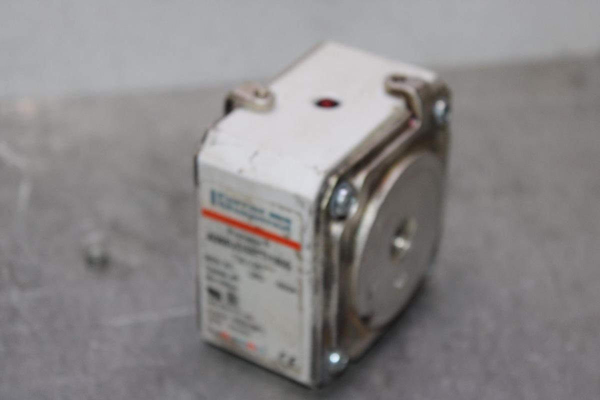 Used FERRAZ SHAWMUT SQUARE BODY PROTISTOR FUSE PC33UD69V1100TF 690 VAC 1100 AMP