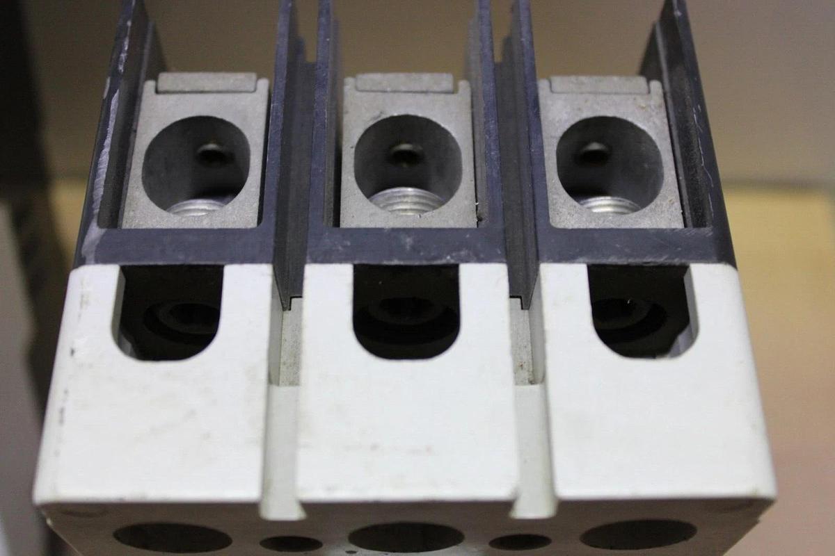 Used (1) WESTINGHOUSE JDB25k CIRCUIT BREAKER JDB3225 225 AMP 600 VAC 3-POLE