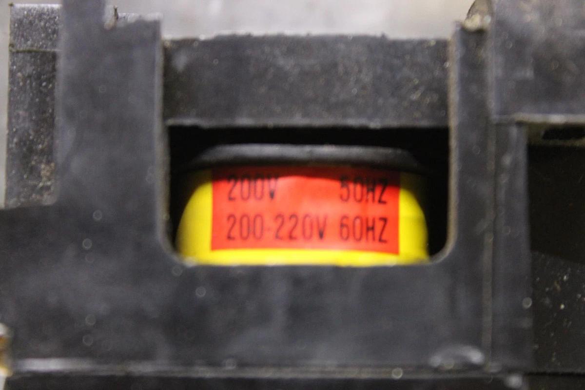 Used MAGNETIC CONTACTOR CNS-C4084 S-C115 12-20 AMP 540 VAC COIL: 200V