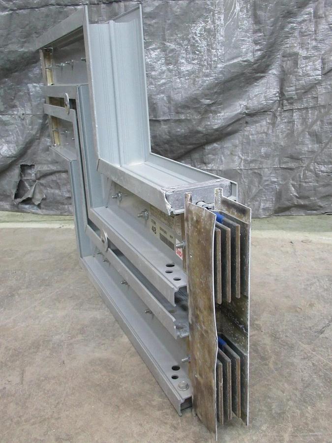 Used 3000 AMP GE SPECTRA SERIES FLATWISE OFFSET BUSWAY 02692867 600 V 3 PH 3 W W/ G