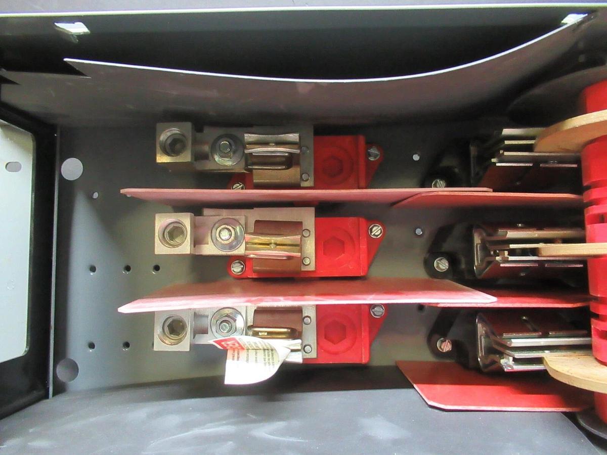 Used SQUARE D FUSIBLE PANELBOARD QMB-324 SER. D2 200 AMP 3-POLE 240 VAC 60 HP