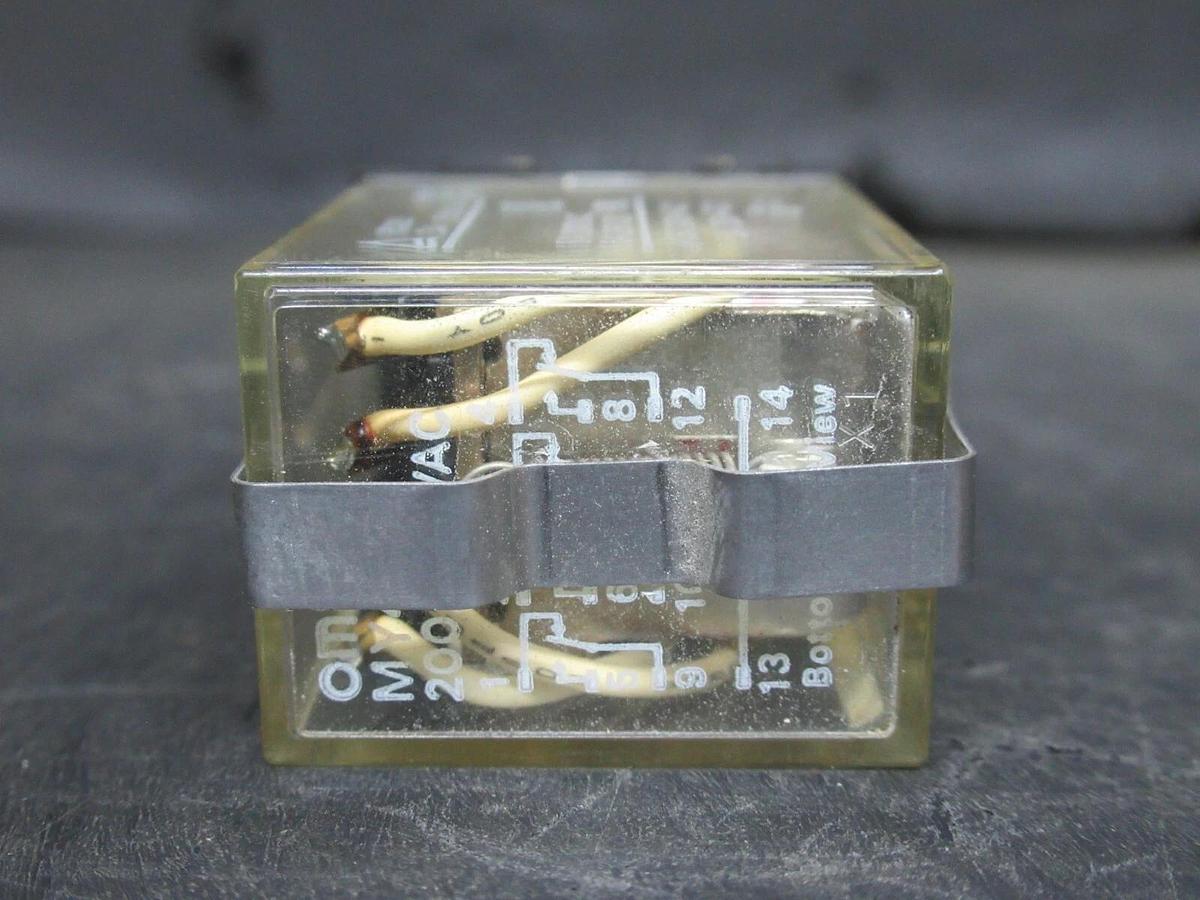 Used LOT OF 2 OMRON RELAYS MY4 200/220 240 VAC / 28 VDC 5 AMP **WARRANTY**