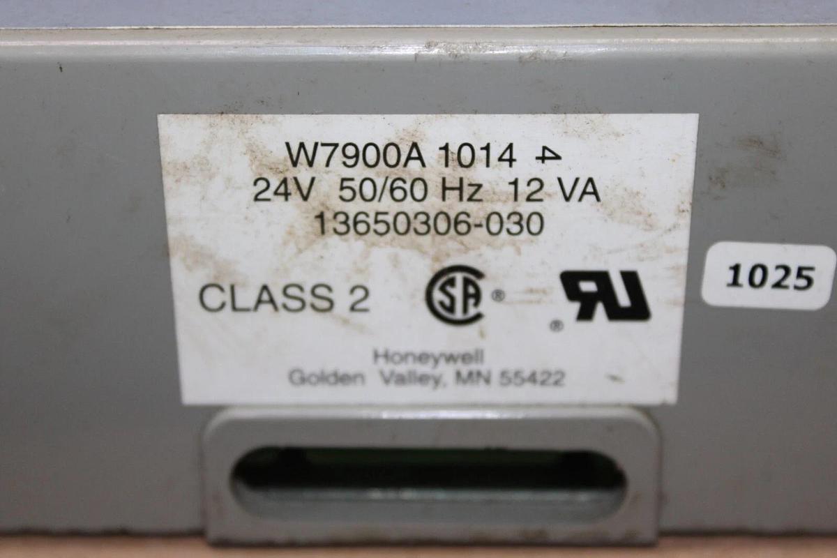 Used HONEYWELL CHILLER CONTROL MODULE 13650306-00 W7900A1014 229927F 24 VOLT 12 VA