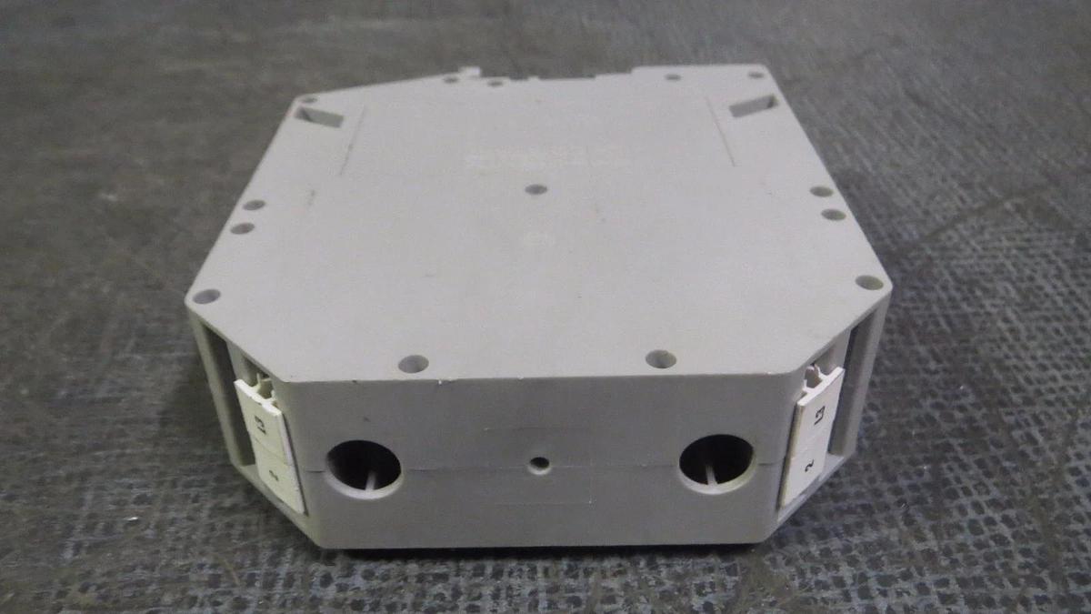 Used PHOENIX CONTACT TERMINAL BLOCK 1000V // 275 AMP 600V MODEL: UKH150