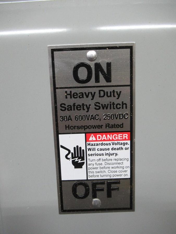 NEW IN BOX SIEMENS HEAVY DUTY FUSIBLE SAFETY SWITCH HNF361 600 VAC 30 AMP