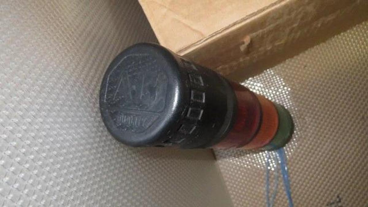 Used ALLEN BRADLEY QUALITY LIGHT GREEN,ORANGE, RED WITH BASE AND SINGLE TONE 855T