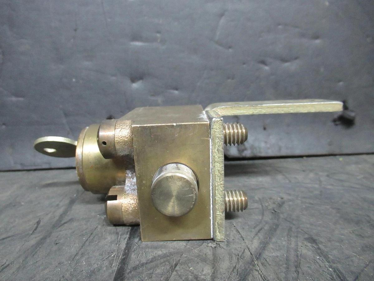 Used SUPERIOR INTERLOCK S105810Y PANEL LOCK AND KEY **WARRANTY INCLUDED**