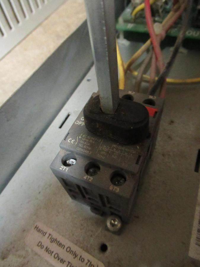 Used ABB VARIABLE SPEED DRIVE ACH550-VDR-015A-4 W/ BYPASS 10HP 3PHASE 480V 15.4A