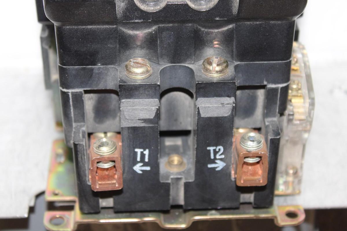 Used SQUARE D CONTACTOR 8502SE01 SINGLE PHASE 240 VAC 15 HP COIL: 110/120V