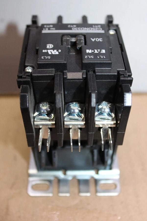 Used CUTLER HAMMER CONTACTOR C25DND330 SER. E1 30 AMP 600 VAC 3-POLE COIL: 120V