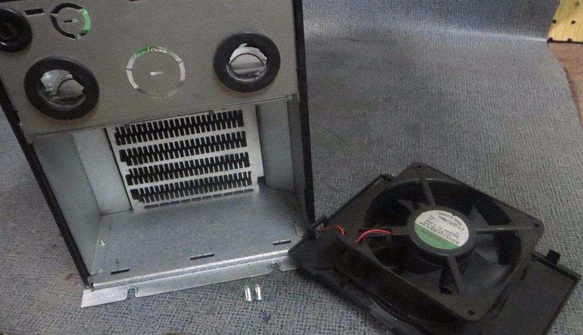 Used DANFOSS VARIABLE SPEED DRIVE VLT 2800 380-480V 27.9-32 AMP 20 HP MODEL: 195N1121