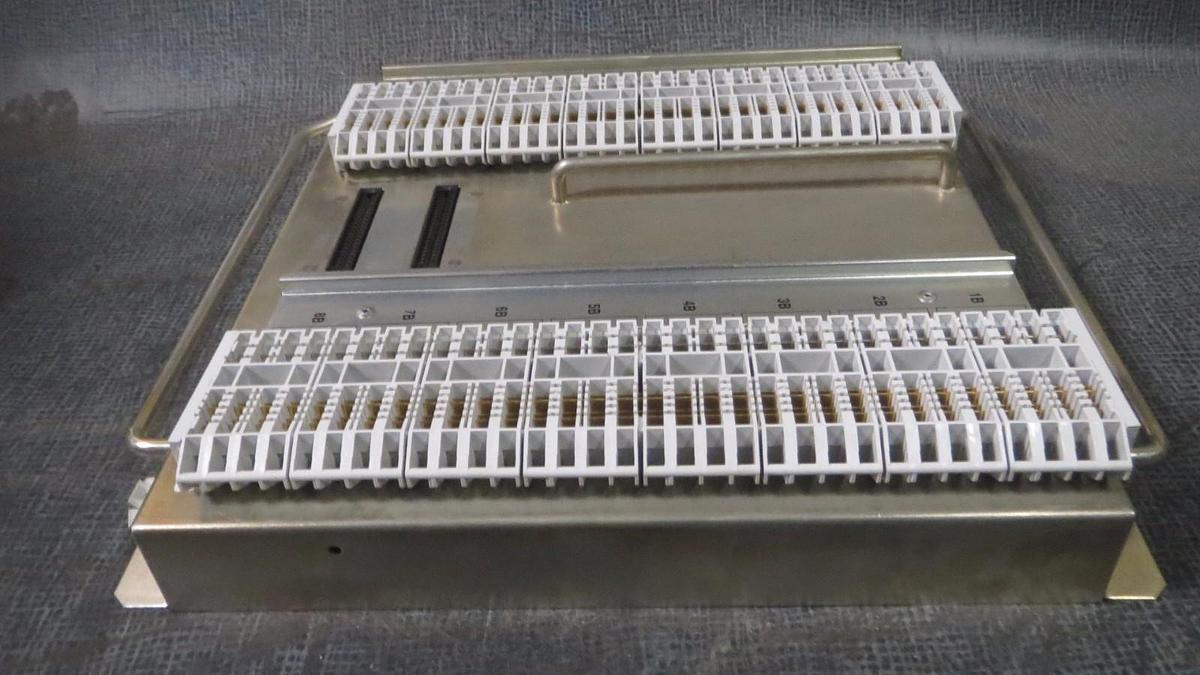 Used SIEMENS LANDIS GYM 16 SLOT APOGEE CHASSIS BACKPLATE **WARRANTY INCLUDED**