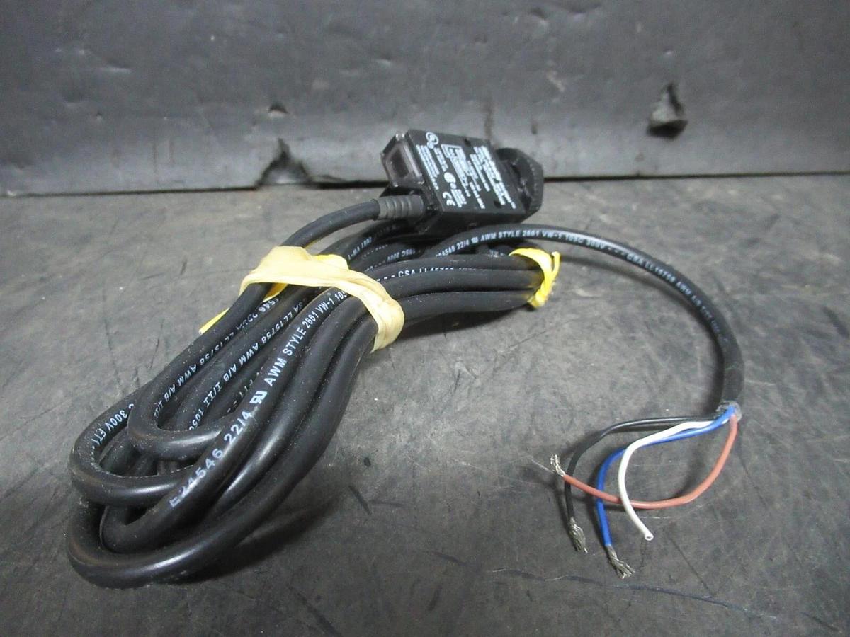 Used ALLEN-BRADLEY MINISIGHT POLARIZED RETROREFLECTIVE SENSOR 42KL-P2LB-A2 11-30 VDC