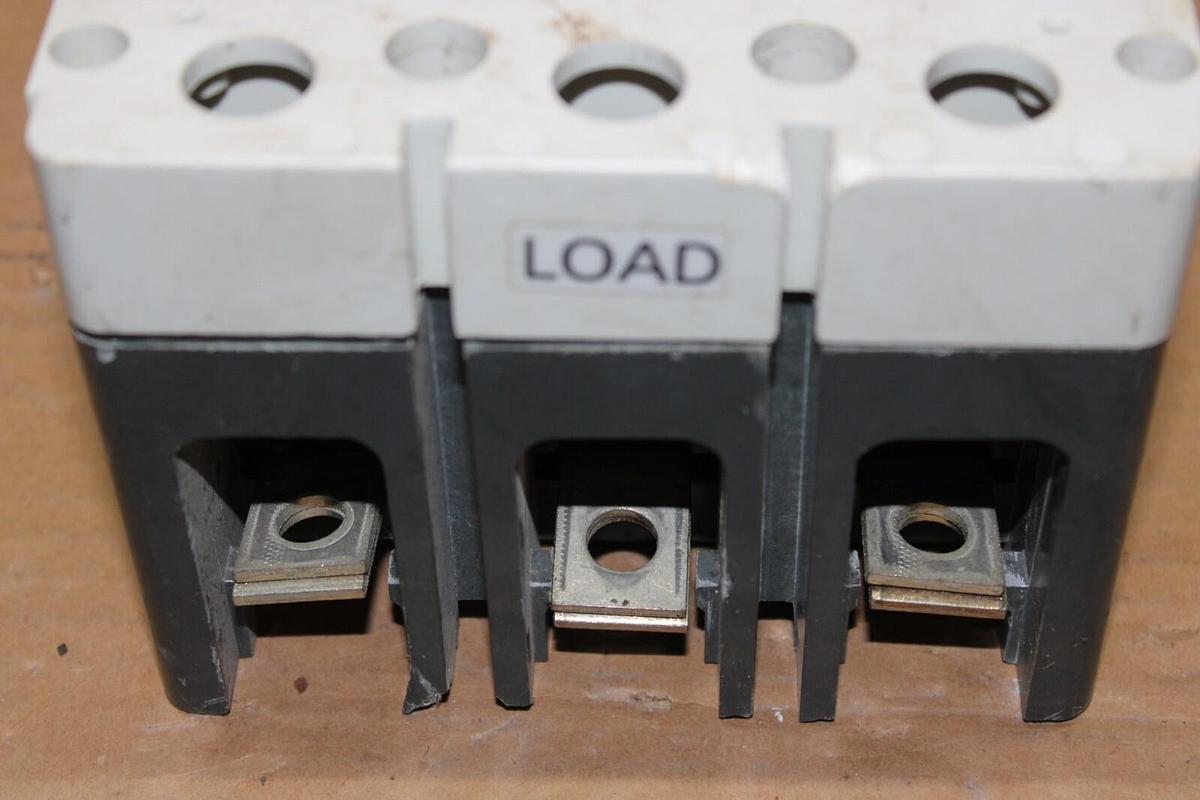Used CUTLER HAMMER CIRCUIT BREAKER KD3400F 350 AMP TRIP 600 VAC 3-POLE KD3350W