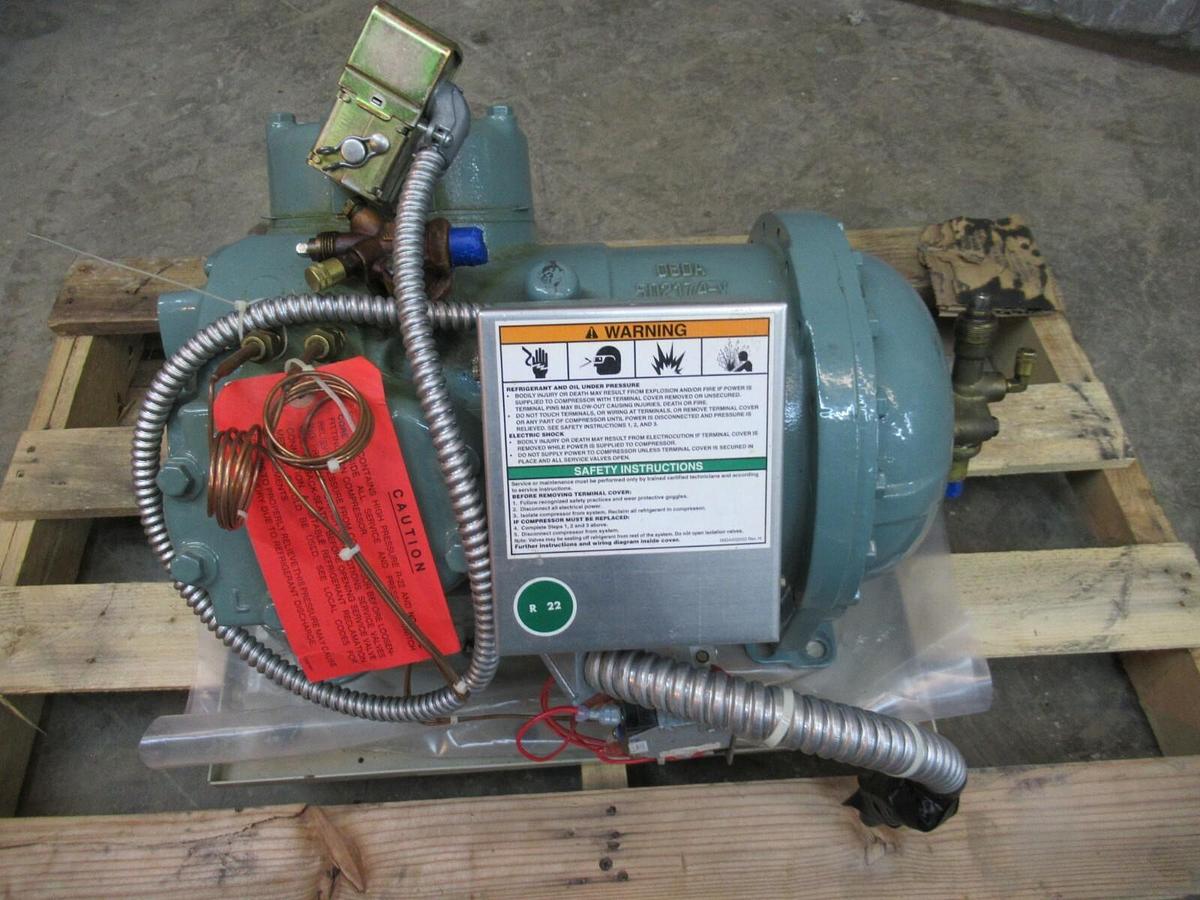 Used CARLYLE SEMI-HERMETIC REFRIGERANT RECIPROCATING COMPRESSOR 06DF3132AA3600