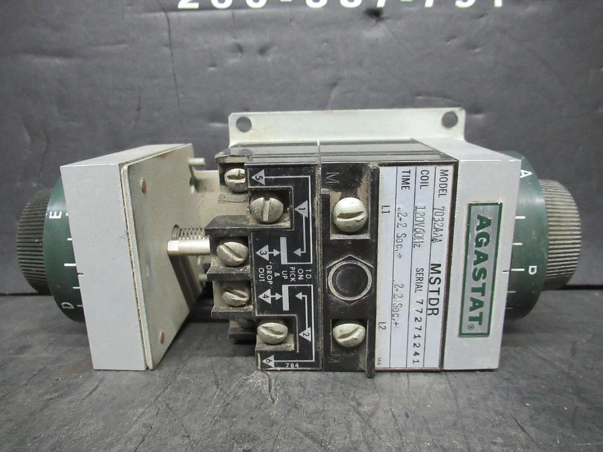 Used AGASTAT TIME DELAY RELAY 0.2-2 SECONDS 7032AAA 120 VOLT VOIL 600 VAC 10 AMP