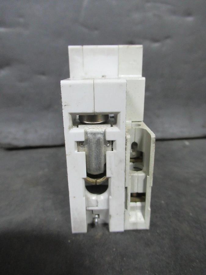 Used SIEMENS CIRCUIT BREAKER 5SX21 B6 6 AMP 277 VAC 1-POLE W/ 5SX9100 AUXILLIARY