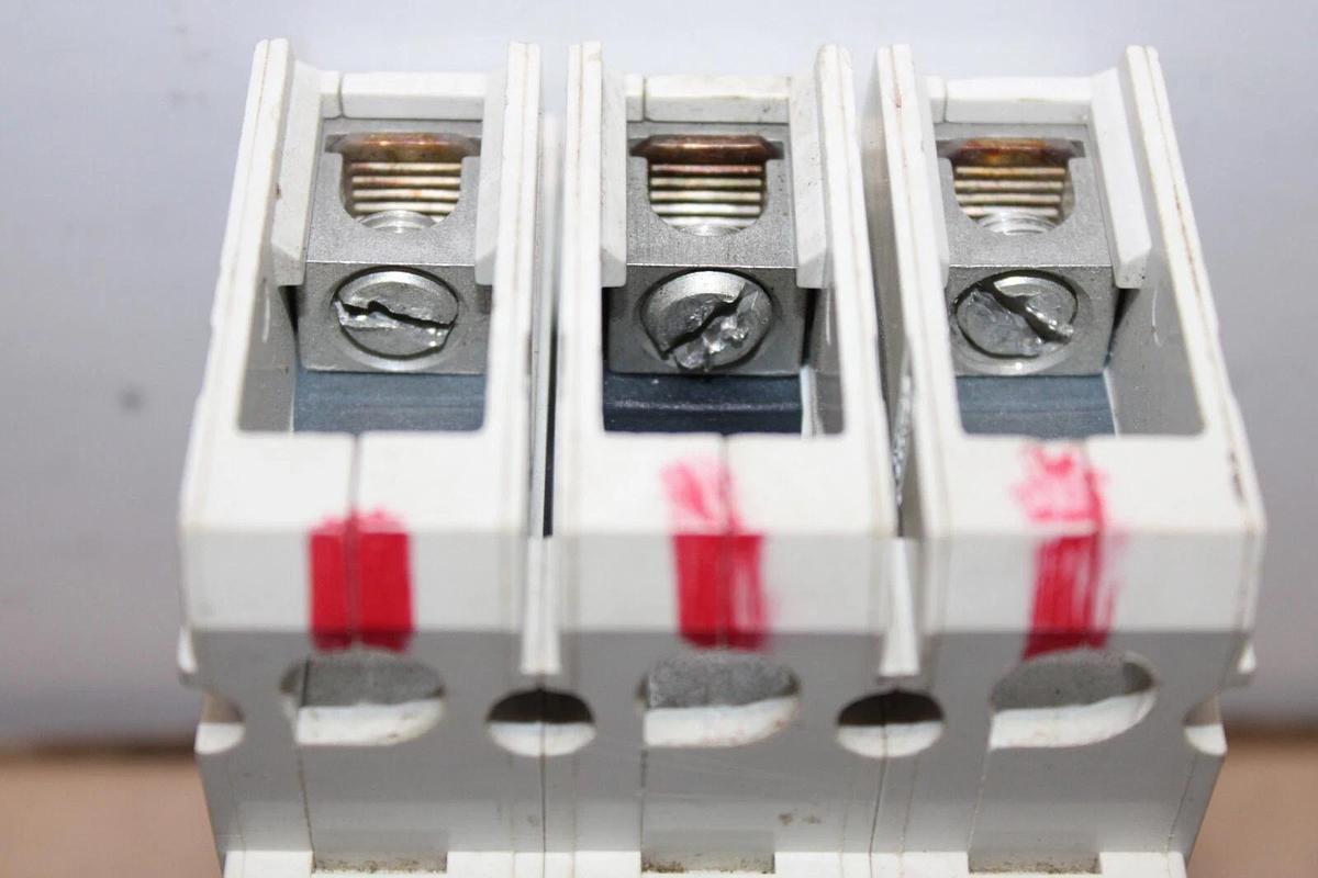 Used SIEMENS 3-POLE BREAKER CQD345 45 AMP 480Y/277 VOLT *30 DAY WARRANTY INCLUDED*