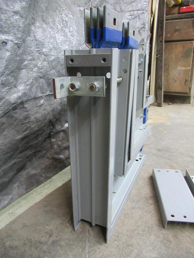 Used 3000 AMP GE SPECTRA SERIES FLATWISE 90° BUSWAY ELBOW 02692867 600 V 3 PH 3 W W/G