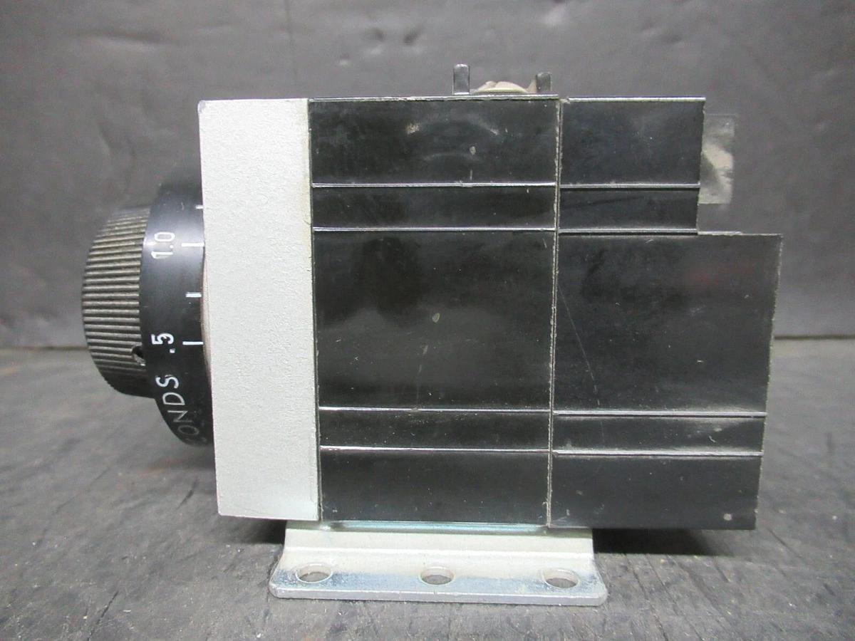 Used AGASTAT TIME DELAY RELAY 0.5-5 SECONDS 7012AB 120 VOLT VOIL 600 VAC 10 AMP