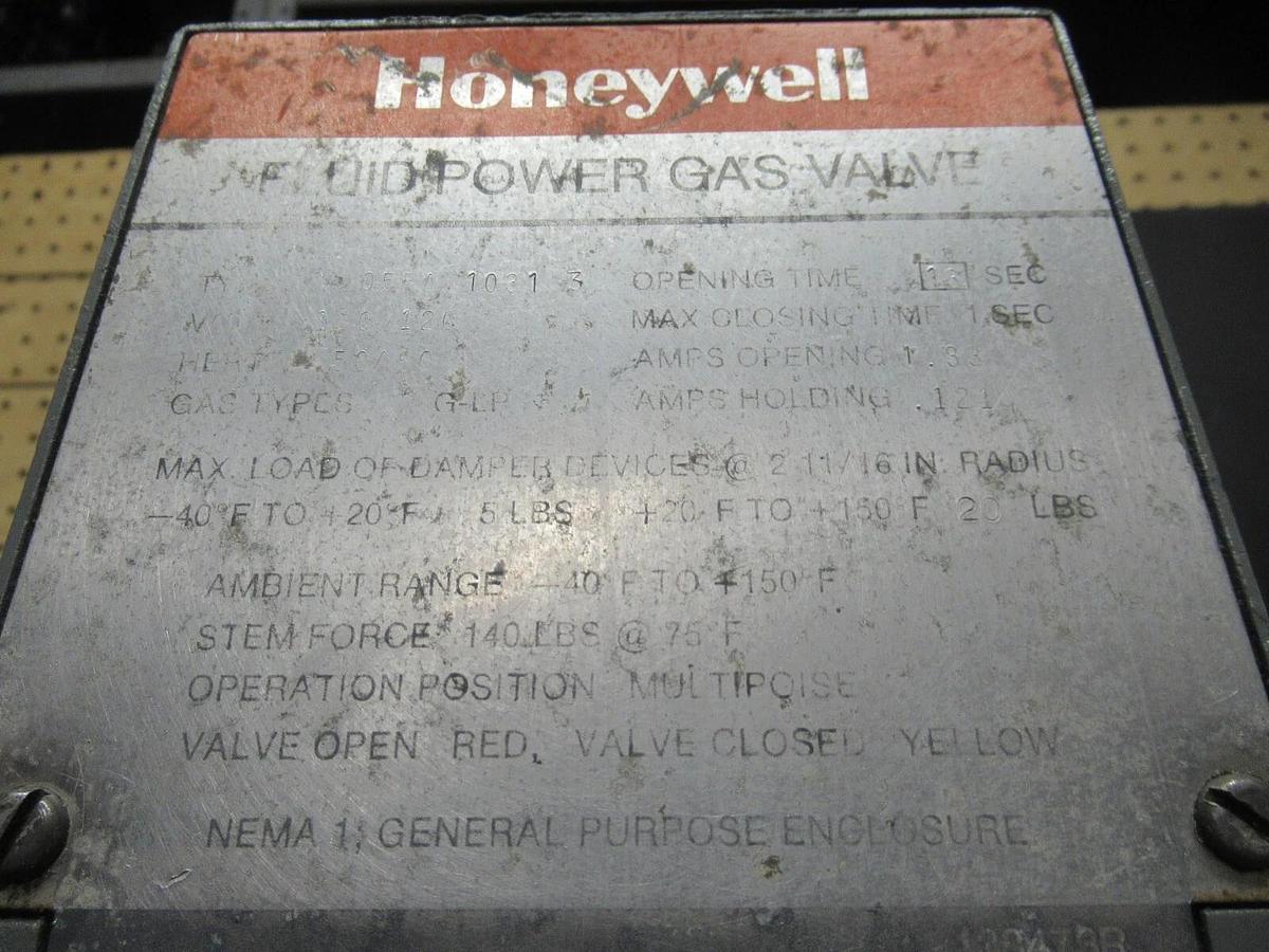 Used HONEYWELL FLUID POWER GAS VALVE V4055A10313 120 VAC 0.33 AMP G-LP GAS 75 PSI