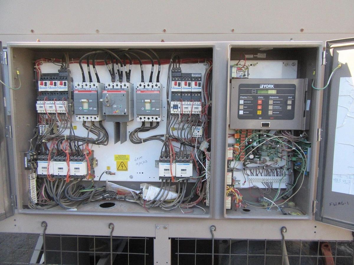 Used YORK 100 TON AIR COOLED CHILLER 460 VOLT YCAL104 LOW HOURS  GREAT CONDITION