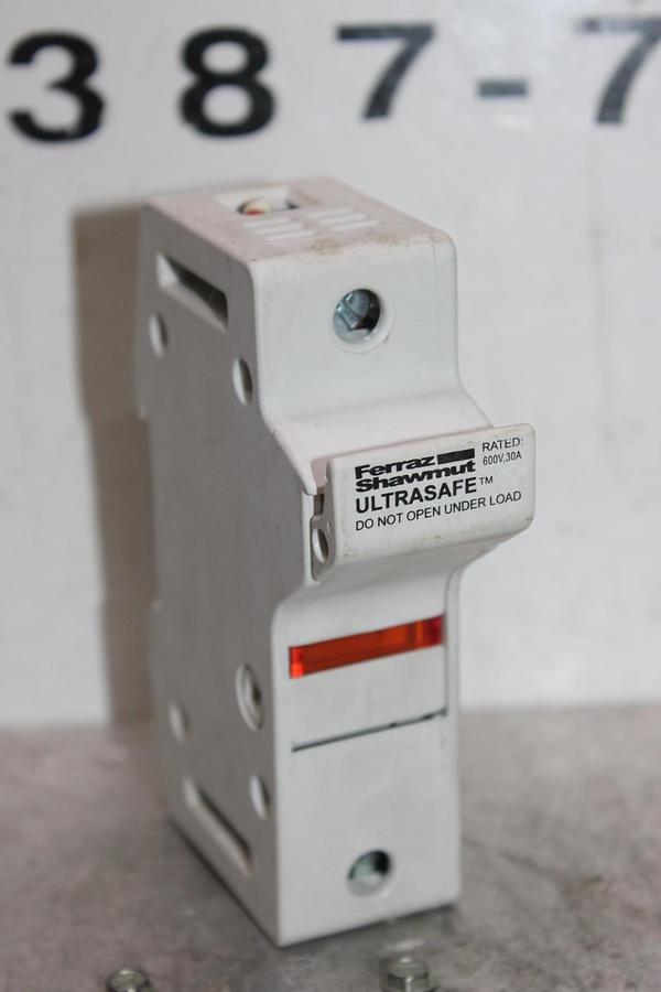 Used FERRAZ SHAWMUT ULTRASAFE FUSE HOLDER USCC2I 600 VAC 2-POLE 30 AMP