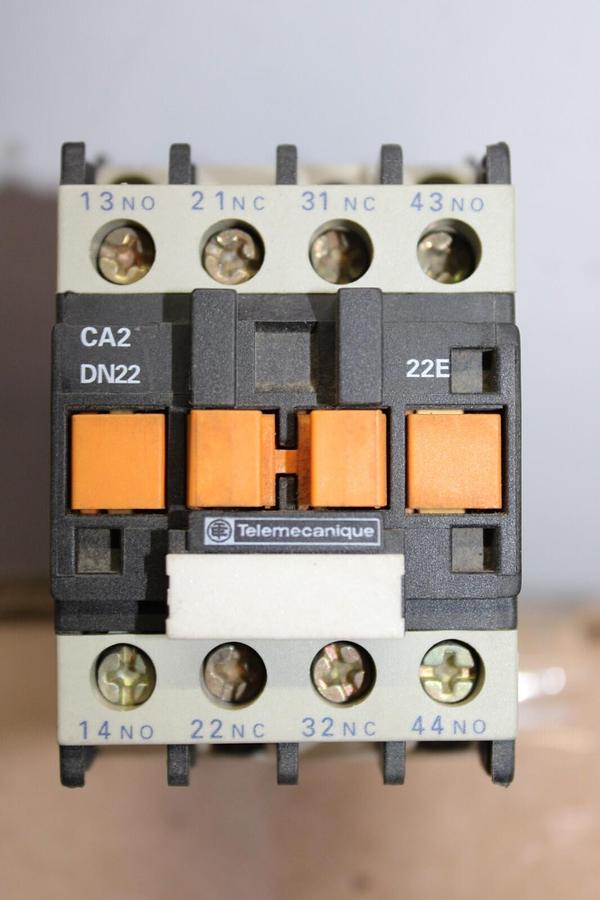 Used TELEMECANIQUE CONTACTOR CA2-DN22 600 VAC 10 AMP COIL: 120V **WARRANTY**