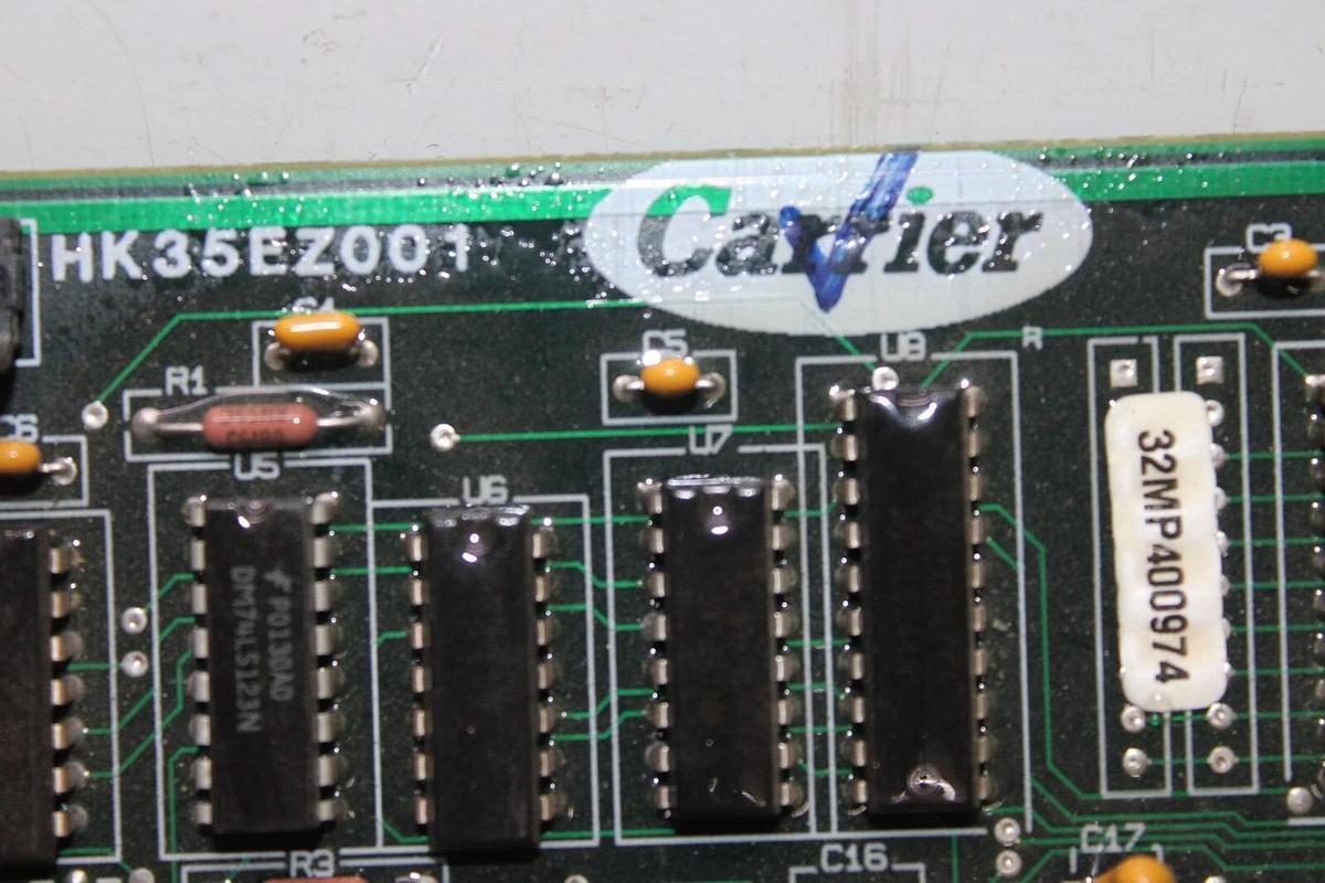 Used CARRIER HVAC INPUT/OUTPUT CIRCUIT BOARD HK35EZ001 HT204504