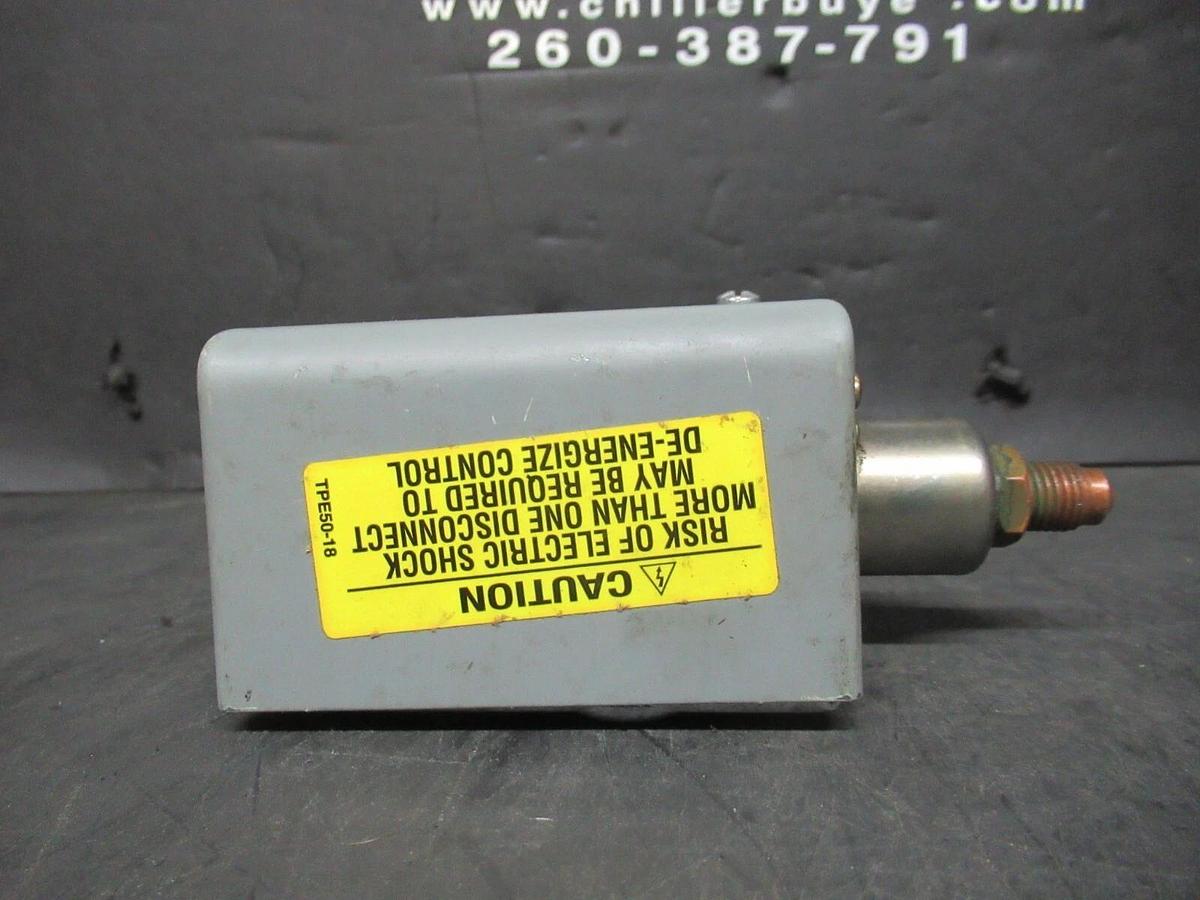 Used JOHNSON CONTROLS PRESSURE CONTROL P70JA-49 600 VAC 16 AMP 50/500 PSIG
