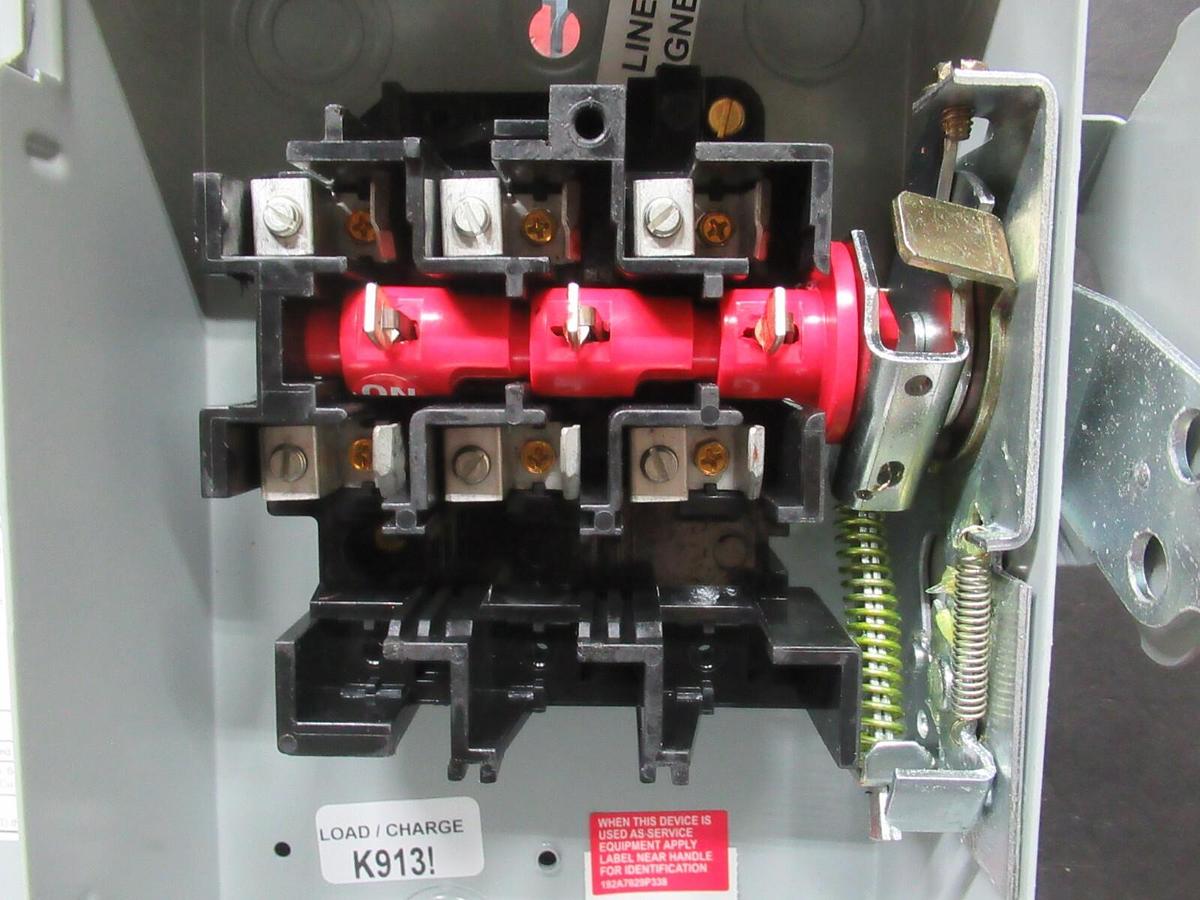 NEW IN BOX GE SAFETY SWITCH TGN3321 30 AMP 240 VAC 7.5 HP 3-POLE TYPE 1 ENCL.