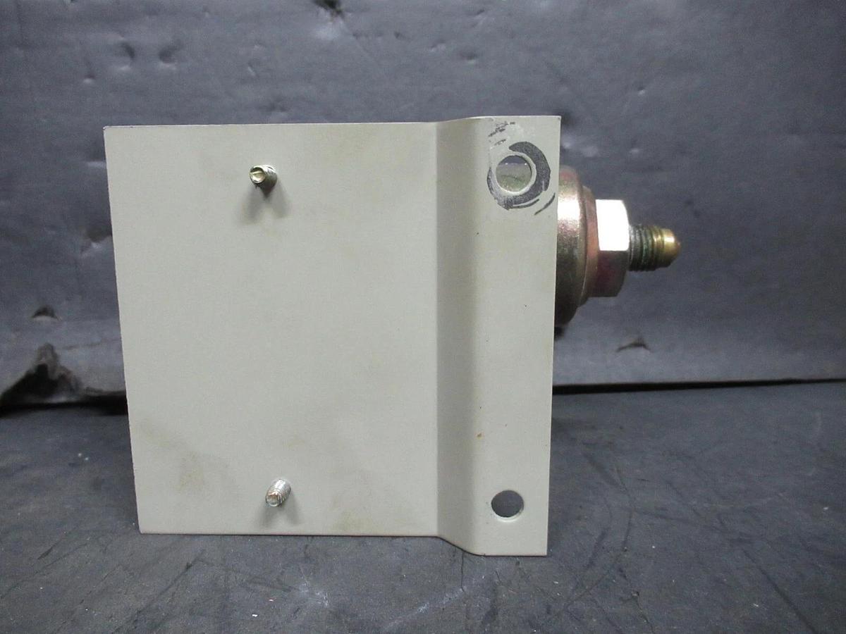 Used WESTINGHOUSE OIL PRESSURE CONTROL GAUGE X13200-256-01 / FF113-S1-BAA-25601