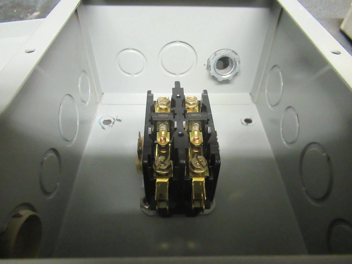 Used HOFFMAN TYPE 1 ENCLOSURE A-HE8X6X4 ALLEN BRADLEY CONTACTOR 400-DP25ND2