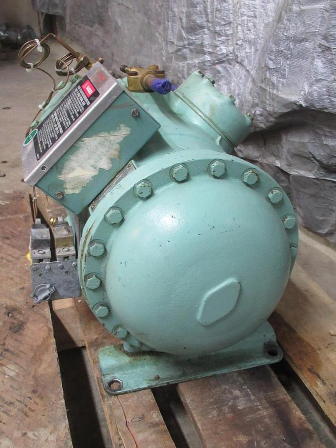 Used REFRIGERENT COMPRESSOR 06DA3132FA0600 W/ 06DC715604 MOTOR 460 VOLT 3-PHASE 60 HZ