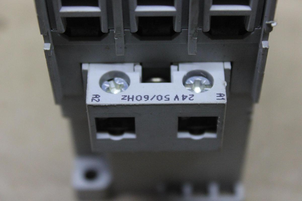 Used NEW SURPLUS SIEMENS CIRCUIT BREAKER 3VA4120-4ED34-0AA0 20 AMP 600 VAC