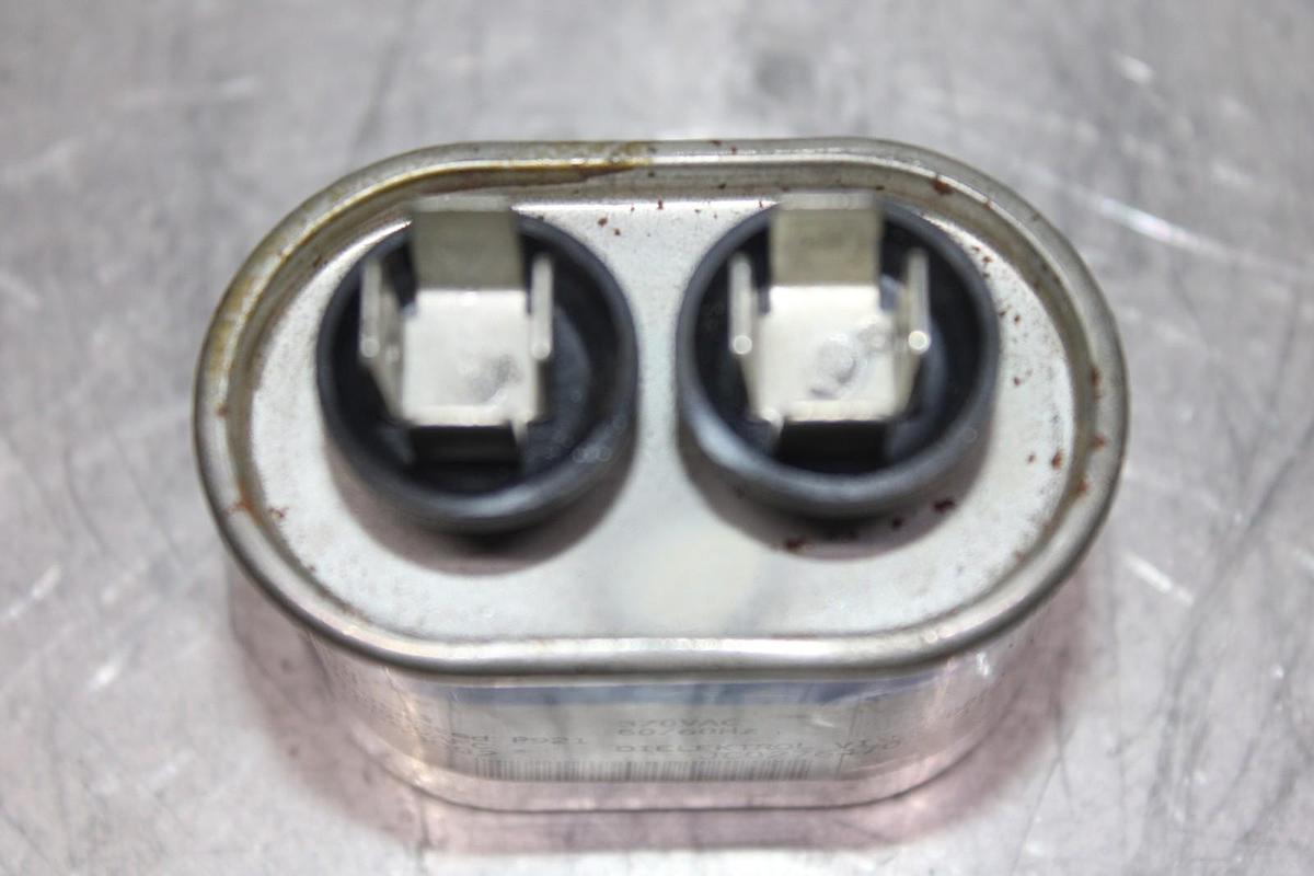 Used GENERAL ELECTRIC DIELEKTROL VI CAPACITOR 27L570 5uF 370 VAC 50/60 HZ A10000AFC