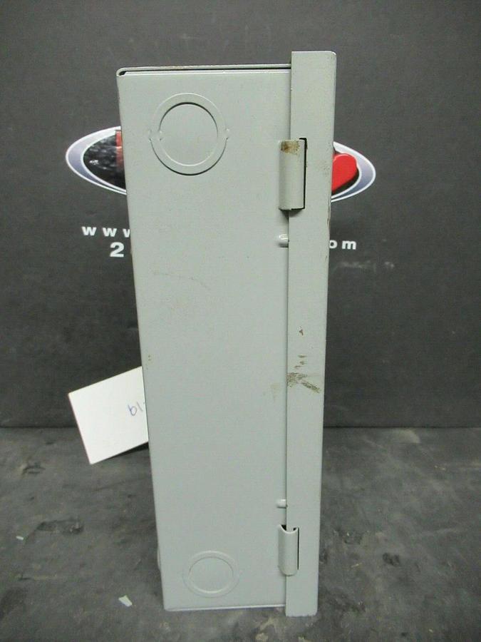 Used GE ENCLOSED SAFETY SWITCH TG4321 240 VAC 7.5 HP 30 AMP ENCLOSURE NEMA TYPE 1