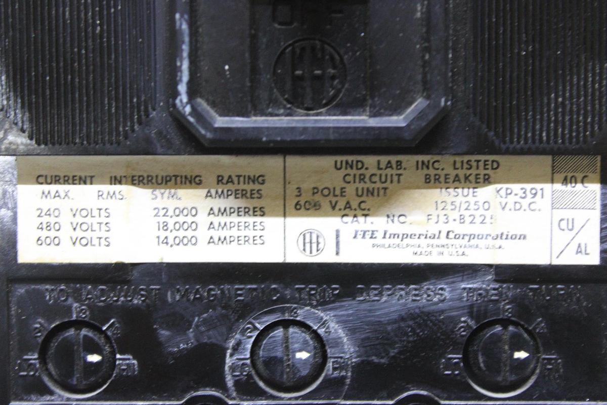 Used GENERAL ELECTRIC CIRCUIT BREAKER TKM836F000 800A FRAME 700A TRIP 600 VAC 3-POLE